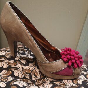 Poetic Licence London Pop Star Sandstone Flowers heel